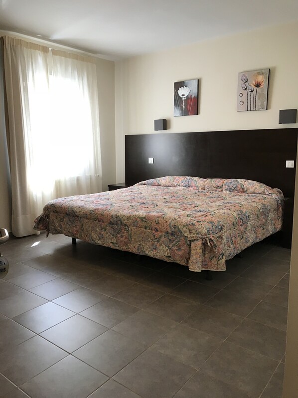 Superior Double Room | Desk, blackout curtains, free cots/infant beds, rollaway beds