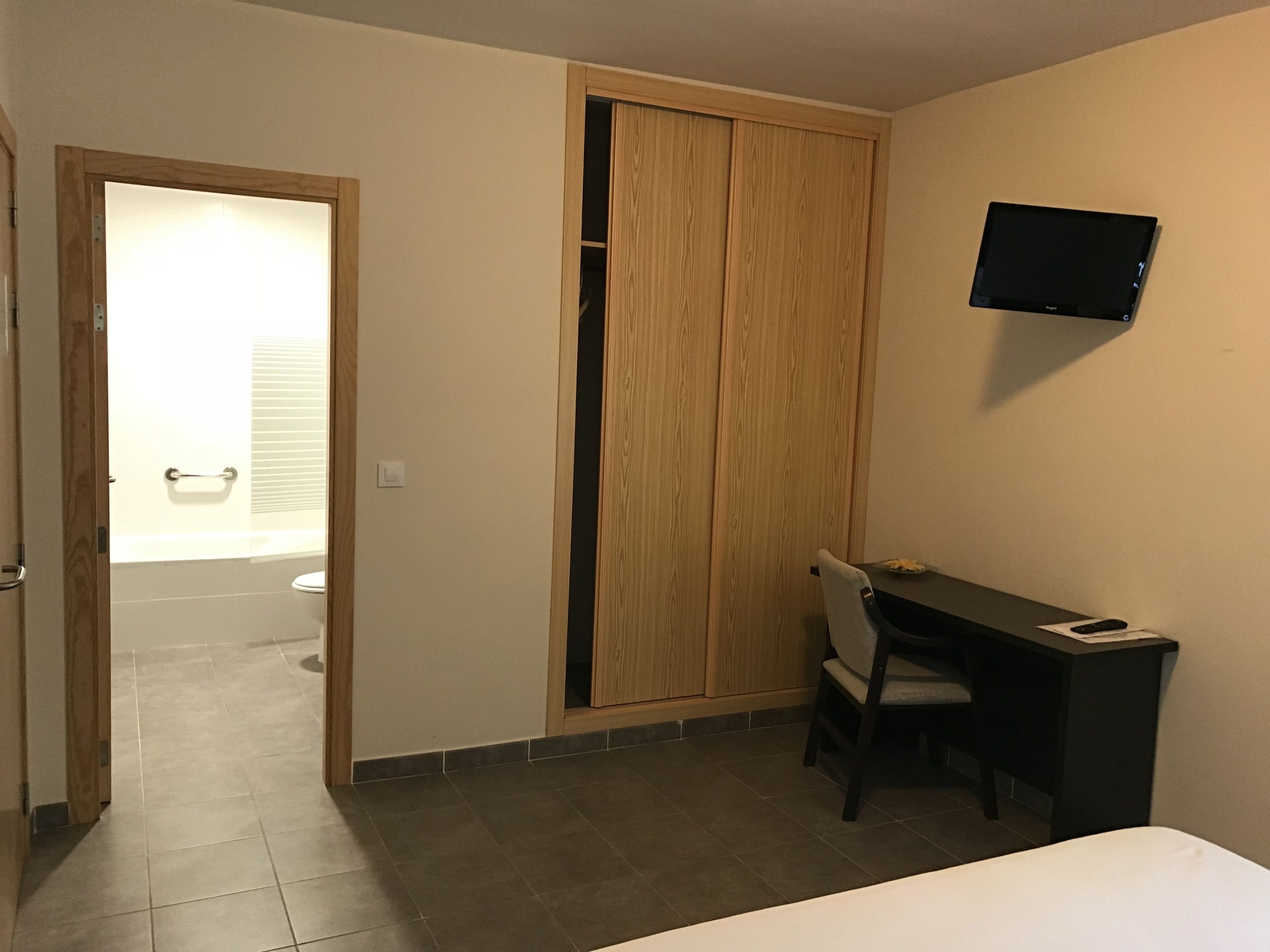 Superior Double Room | Desk, blackout drapes, free cribs/infant beds, rollaway beds