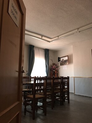Coin salon dans le hall