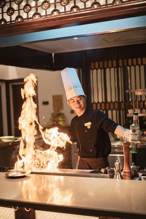 Petit déjeuner, déjeuner et dîner servis sur place