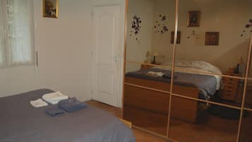 Classic Double Room, 1 Queen Bed, Non Smoking | Individually decorated, individually furnished, blackout drapes