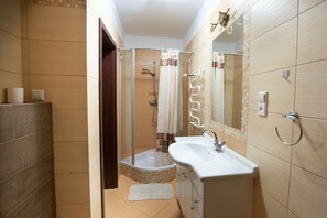 Basic Apartment, 2 Bedrooms | Bathroom | Shower, towels, soap, toilet paper - Pensjonat pod Kasztanem (Elk)
