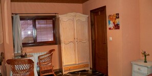 Casa, 5 quartos, piscina particular | Área de estar | TV de tela plana, lareira