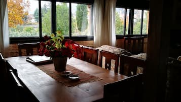 Huis, 5 slaapkamers, privézwembad | Dineren in de kamer