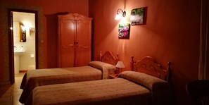 Casa, 5 habitaciones, piscina privada | 5 dormitorios, escritorio, tabla de planchar con plancha y wifi gratis