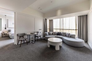 LED-TV, leker og bøker