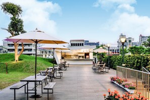 2 restauranter, lunsj, middag og brunsj serveres, dim sum