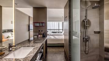 Deluxe Room | Bathroom | Eco-friendly toiletries, hair dryer, slippers, electronic bidet