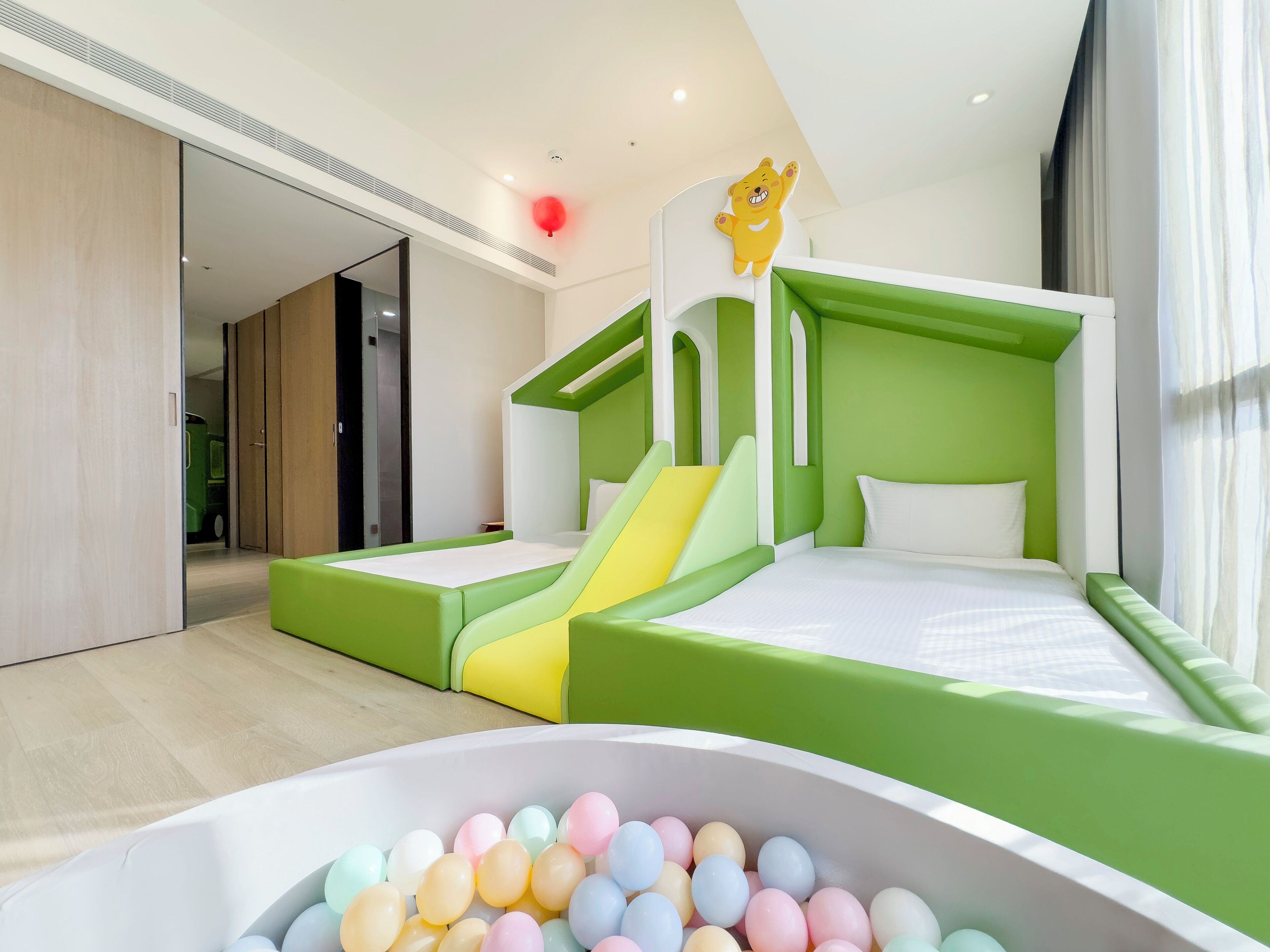 ファミリー スタ ジオスイート シングルベッド 2 台 | 羽毛の掛け布団、セレクト コンフォート製ベッド、ミニバー、セーフティボックス (室内)