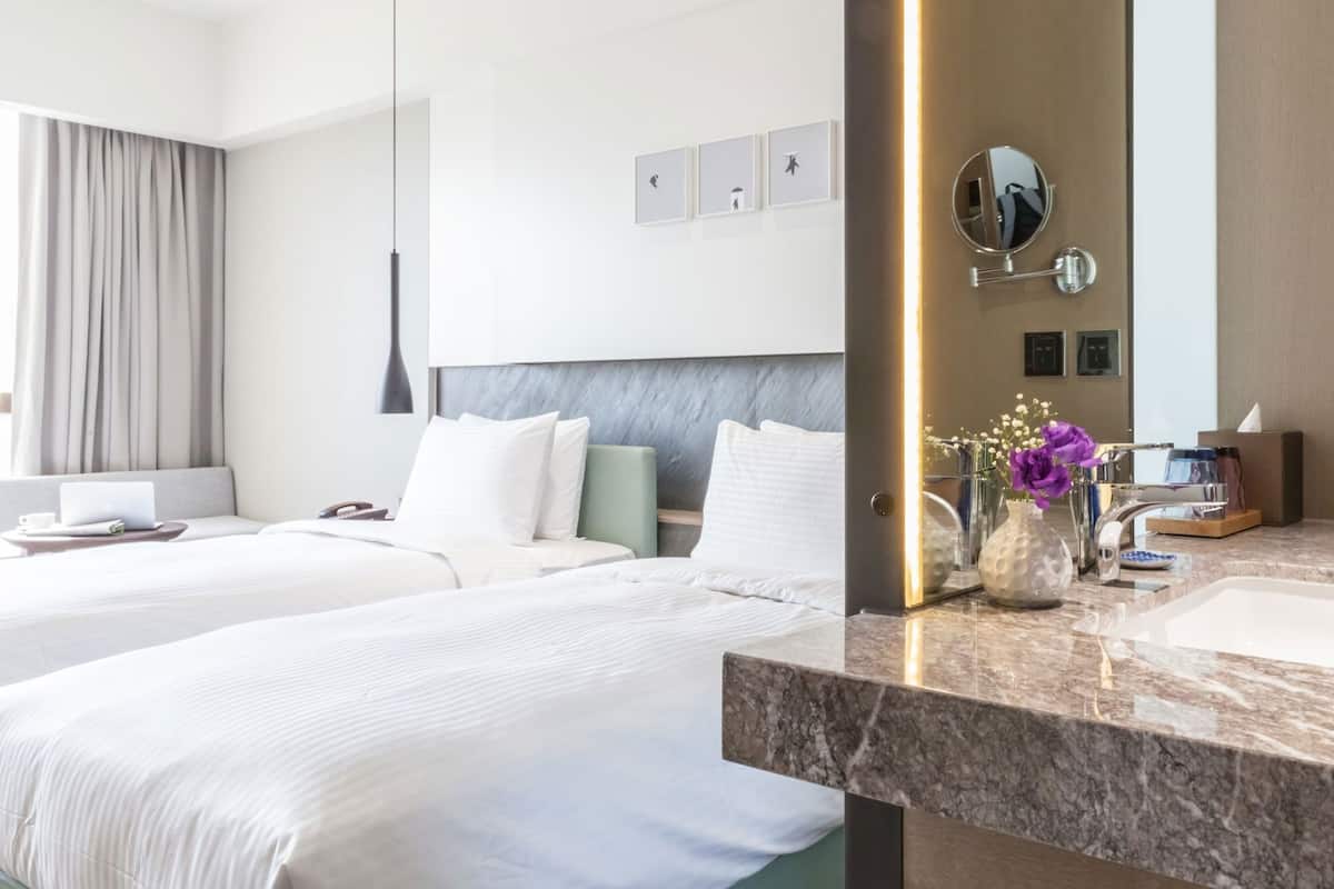 Couette en duvet d'oie, matelas Select Comfort, minibar