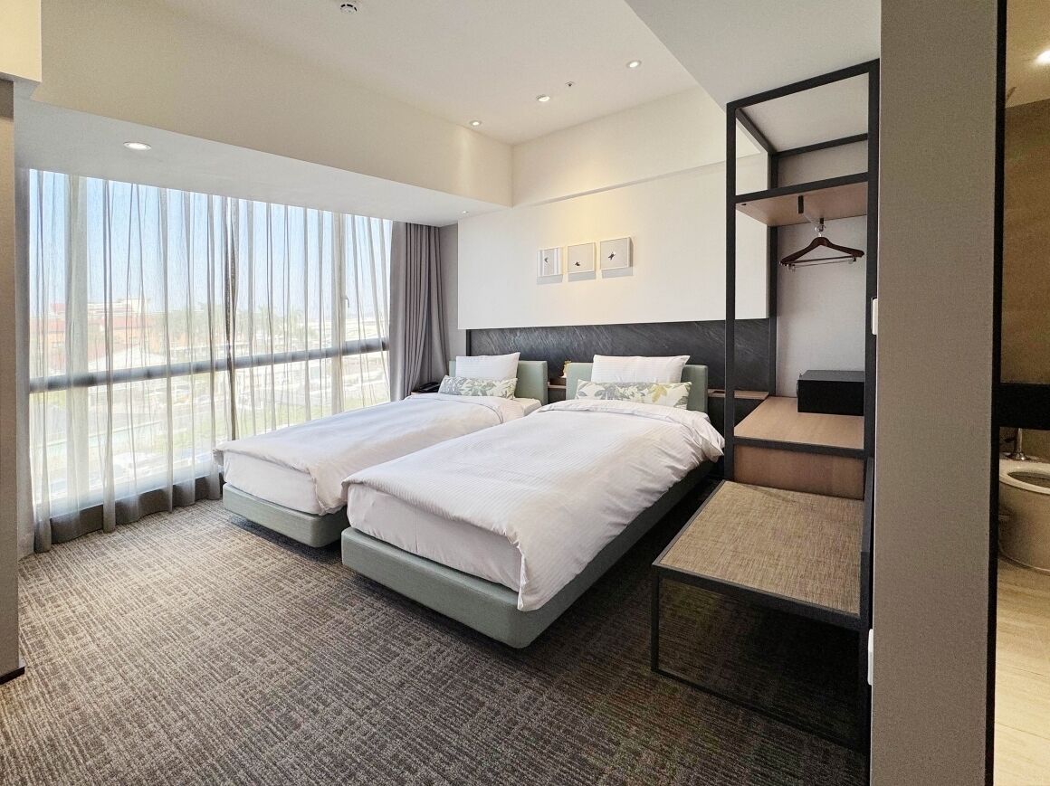 Cubrecamas, colchones Select Comfort y minibar 