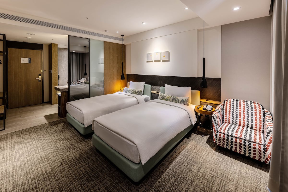 Standard Twin Room | 1 bedroom, down comforters, Select Comfort beds, minibar