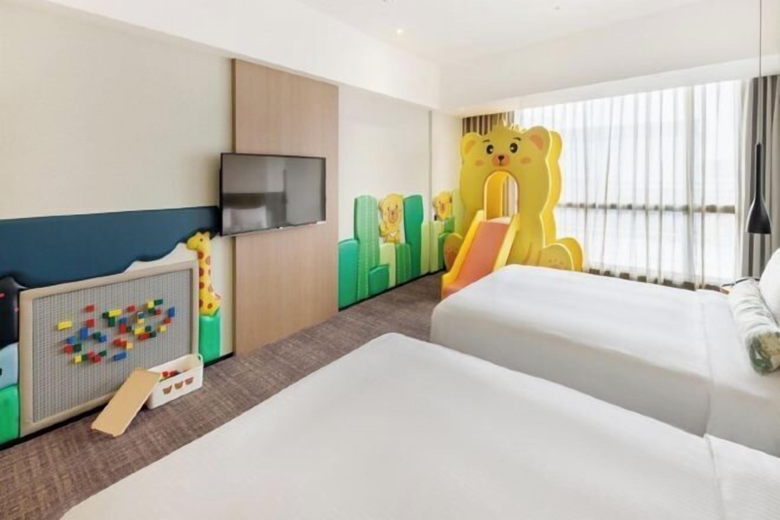 Down duvets, Select Comfort beds, minibar, in-room safe