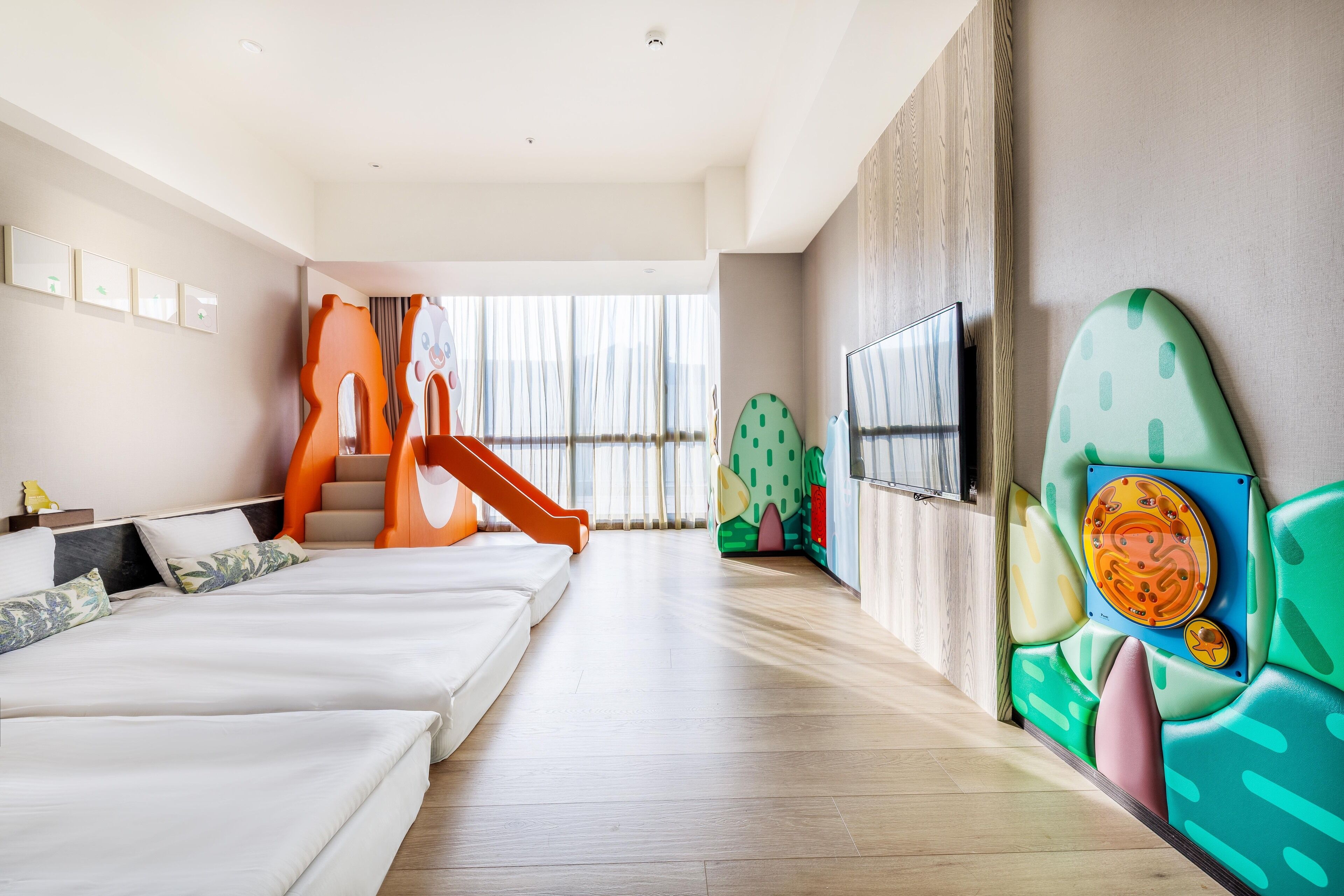 日式童趣房B(+溜滑梯) | 羽絨被、Select Comfort 床墊、迷你吧、房內夾萬