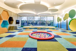 Zona de jocs infantil: coberta
