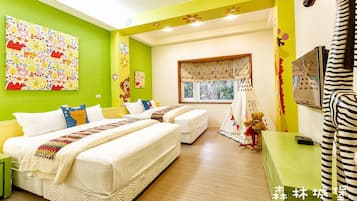Family Quadruple Room | Premium bedding, down duvets, desk, blackout curtains