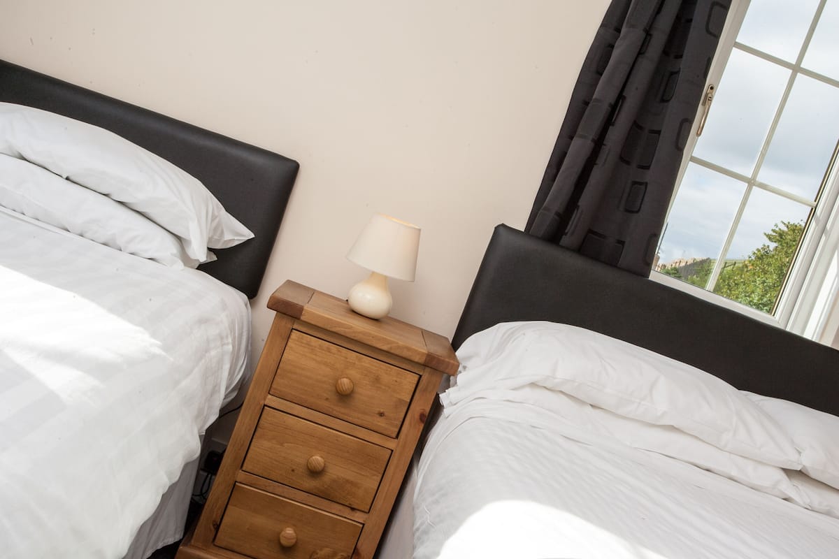 Standard Twin Room, Ensuite, Partial Sea View