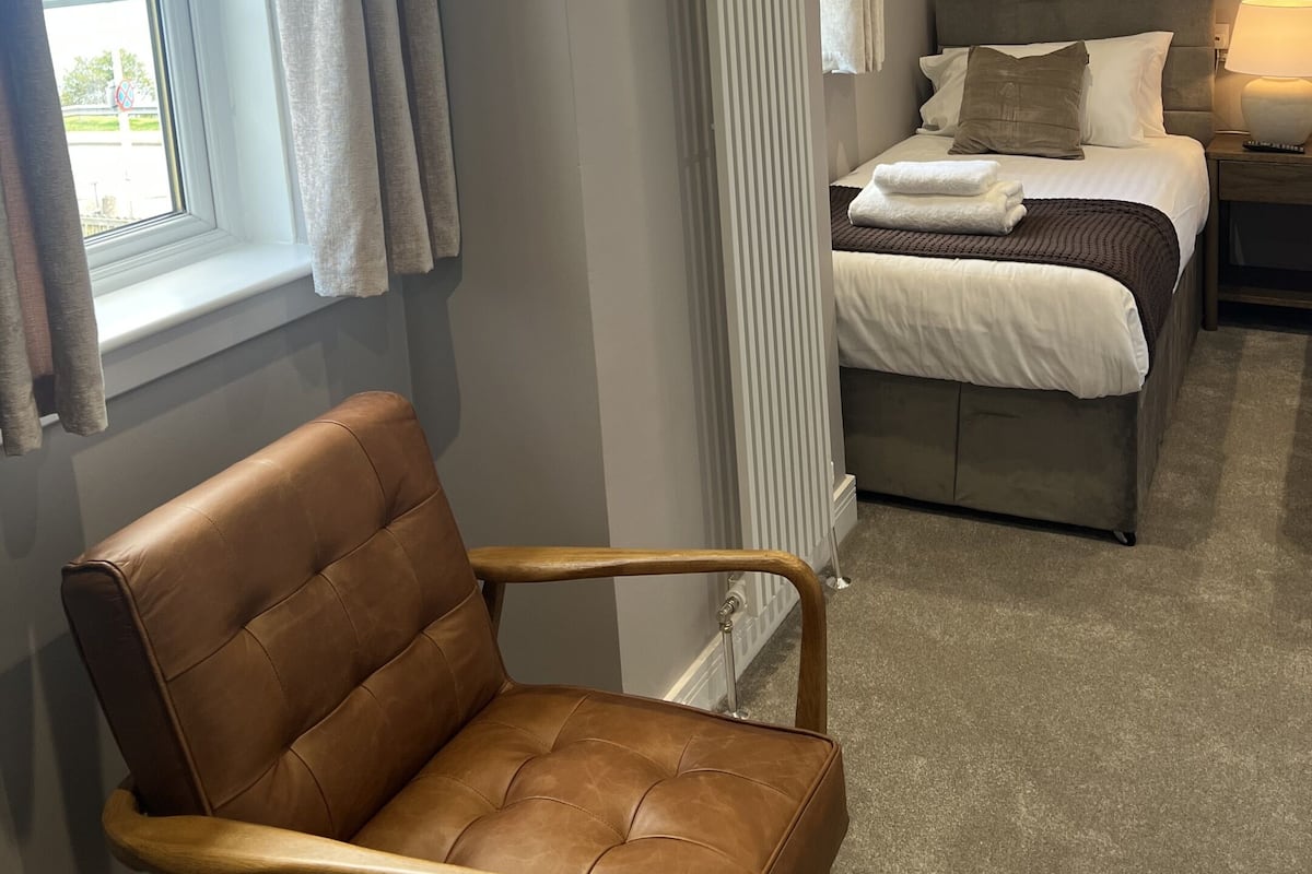 Standard-Zweibettzimmer, mit Bad, eingeschränkter Meerblick