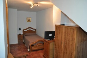 Een bureau, verduisterende gordijnen, extra bedden (toeslag)