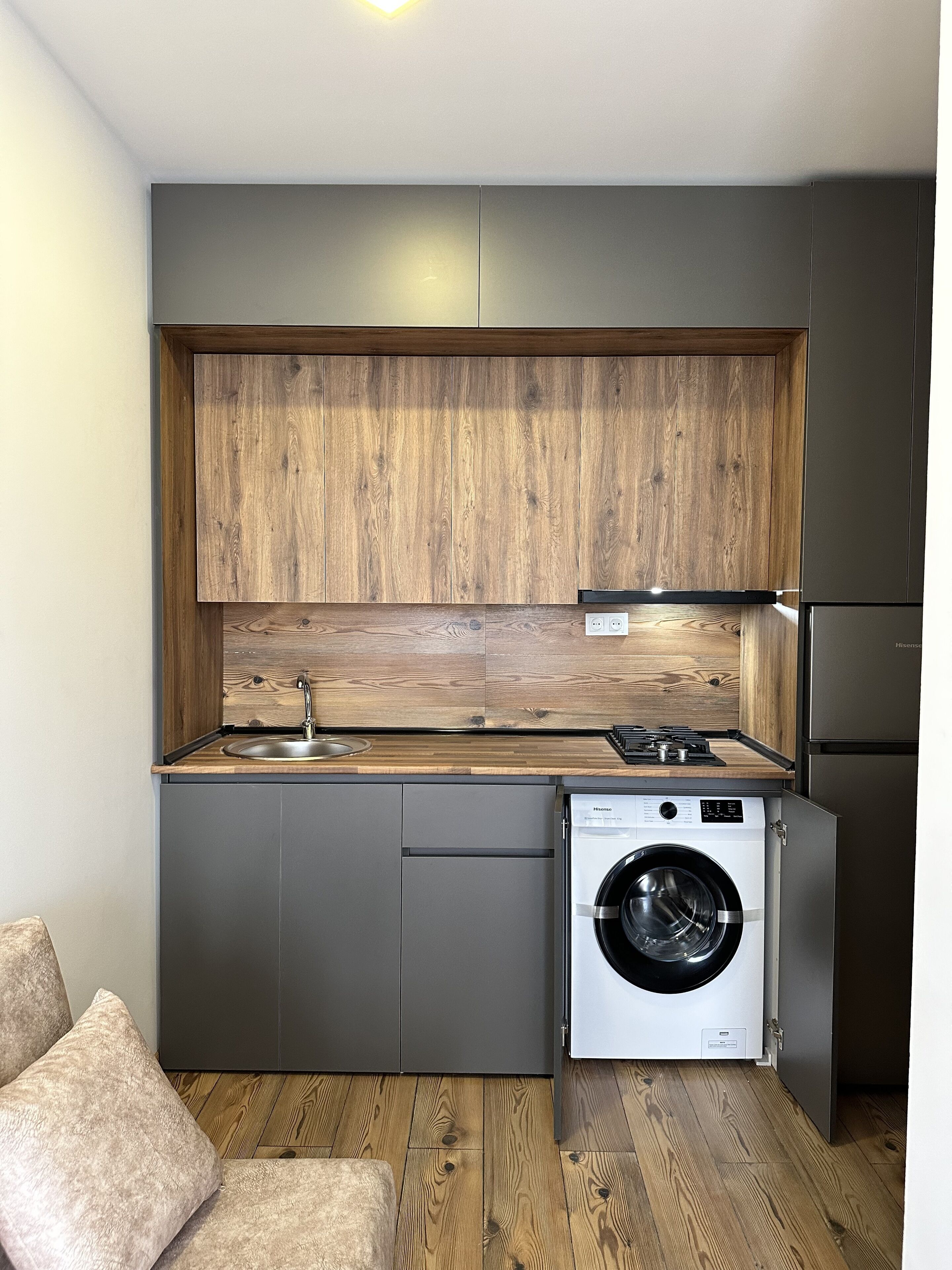 Luxe suite, balkon | Privékeuken | Een kookplaat, een waterkoker, een kookplaat