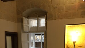 Exclusive Apartment | In-room dining - Valletta Maisonette (Valletta)