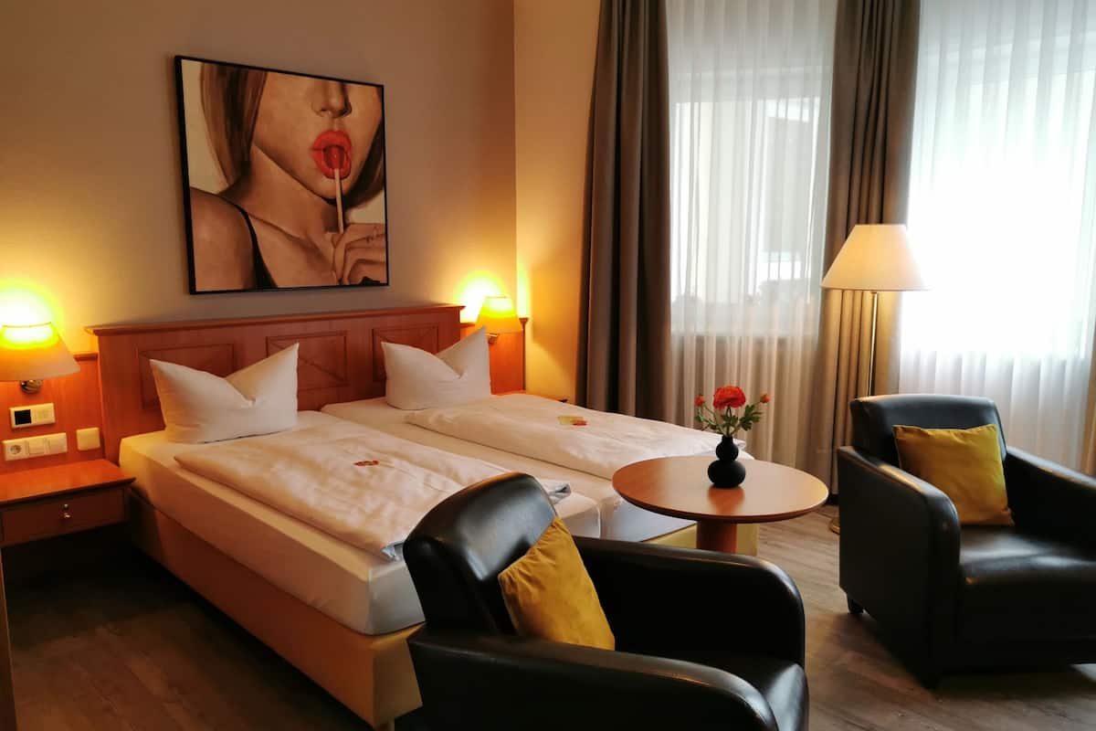 standard double room | hypo-allergenic bedding, in-room safe, desk, blackout curtains