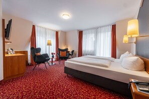 Comfort Double Room | Hypo-allergenic bedding, in-room safe, desk, blackout drapes - Hotel Alexa (Bad Mergentheim)