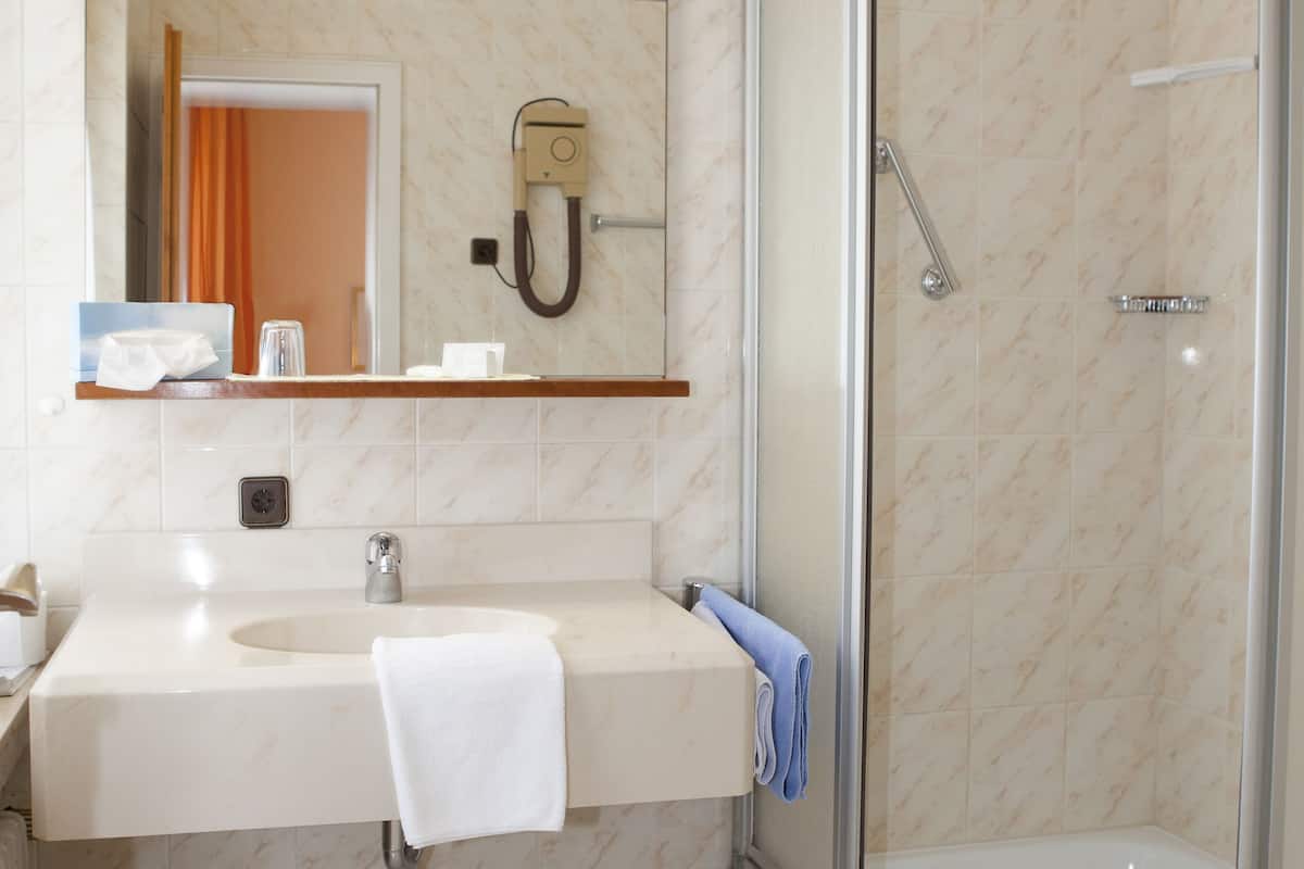 standard single room | bathroom | shower, hair dryer, bathrobes, towels