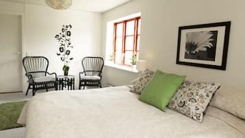 Junior Suite | 1 bedroom, individually decorated, individually furnished