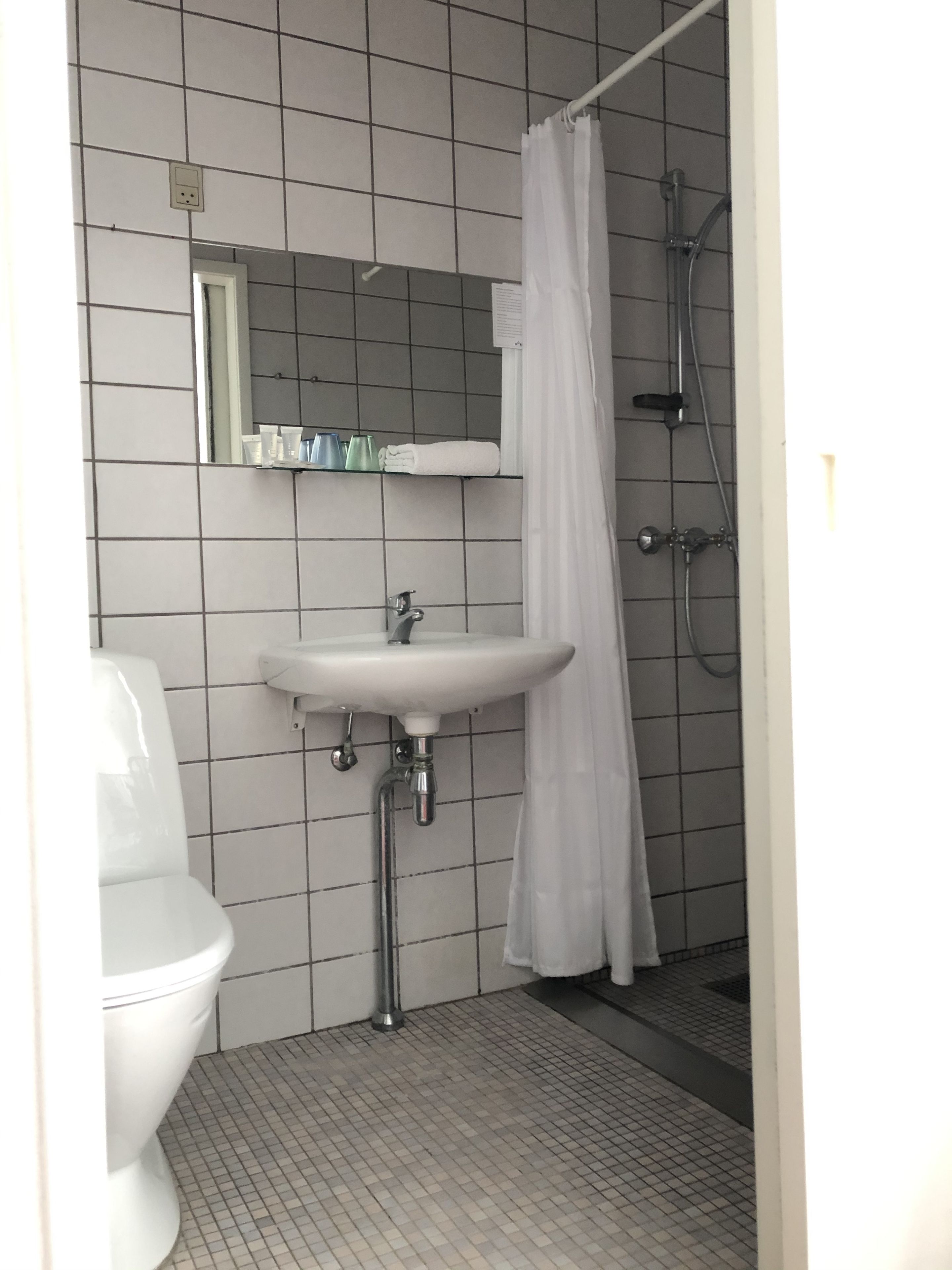 classic double room | bathroom | towels, soap, toilet paper