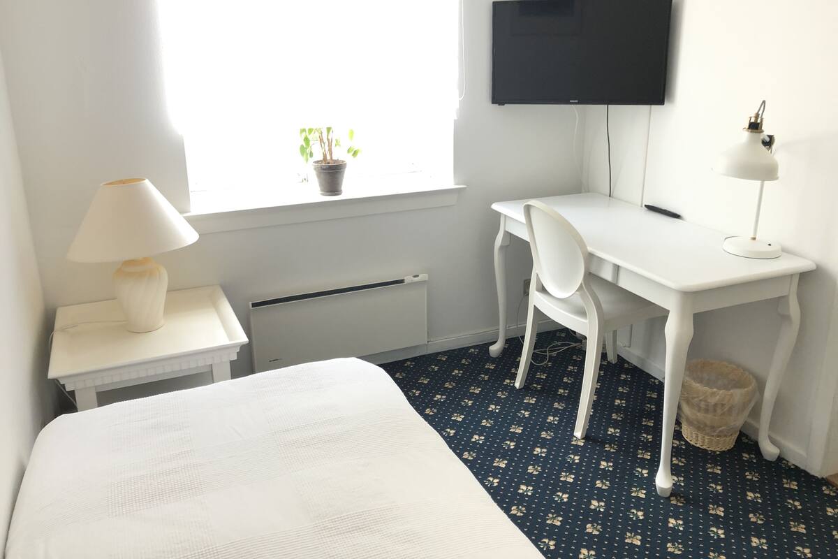1 bedroom, iron/ironing board (on request), free WiFi
