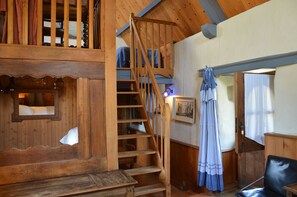 Habitación familiar (Basse) | Escritorio, tabla de planchar con plancha, wifi gratis y ropa de cama