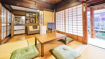 Guesthouse A | Living area