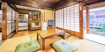 Guesthouse A | Living area