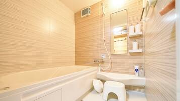 Guesthouse B | Bathroom | Separate tub and shower, free toiletries, hair dryer, slippers