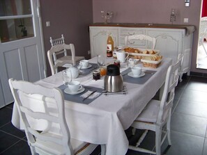 Free daily continental breakfast