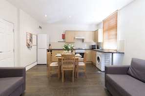 Apartment, 2 Bedrooms | Private kitchen
