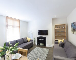 Apartment, 2 Bedrooms | Living area