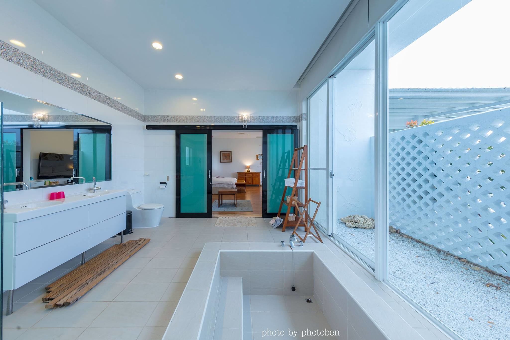 Signature Quadruple Room, Poolside | Bathroom | Free toiletries, hair dryer, slippers, towels