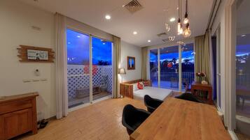 Signature Quadruple Room, Poolside | Desk, blackout drapes, free WiFi, bed sheets