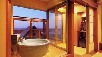 In-room safe, soundproofing, free WiFi, bed sheets