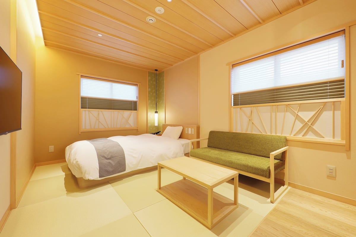 Eenpersoonskamer in Japanse stijl | Een kluis op de kamer, geluiddichte muren, gratis wifi, beddengoed