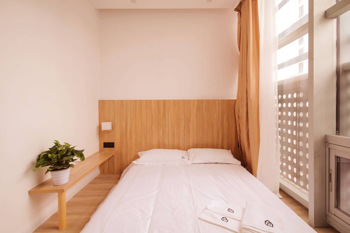Blackout drapes, WiFi (free)