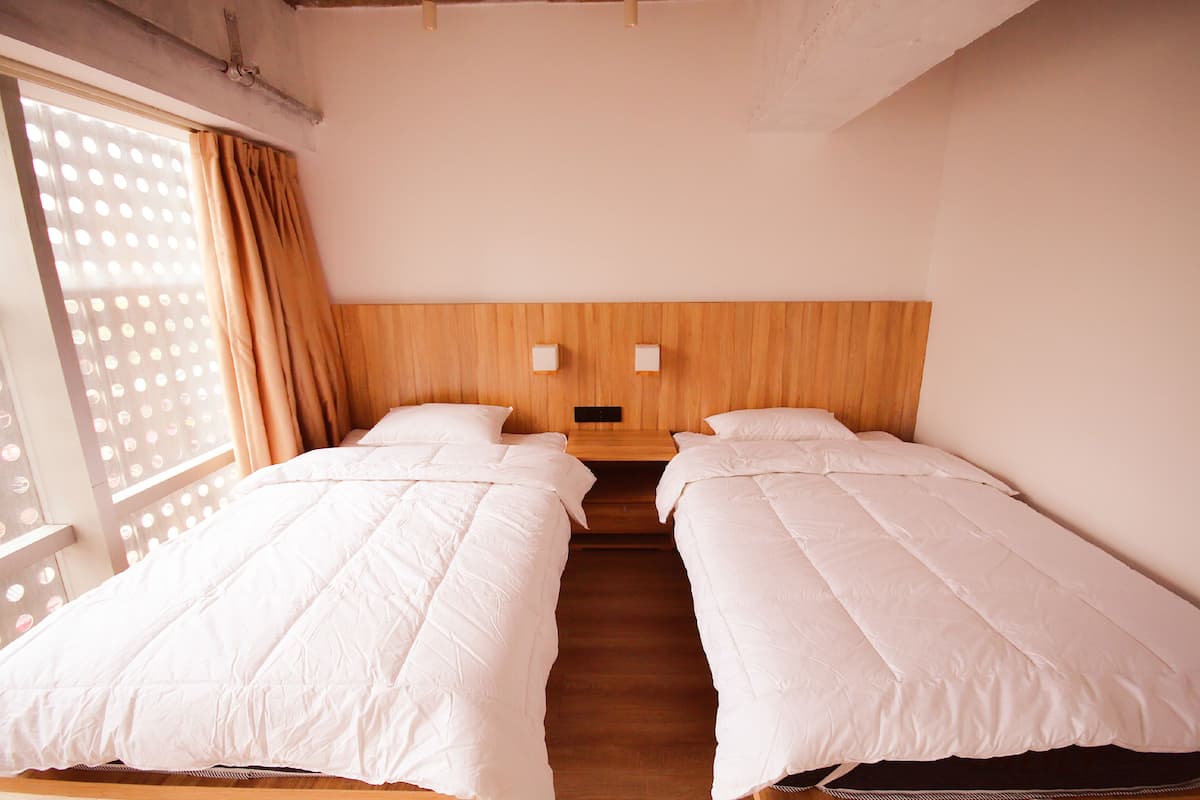 Sunshine Twin Room | Blackout drapes, free WiFi