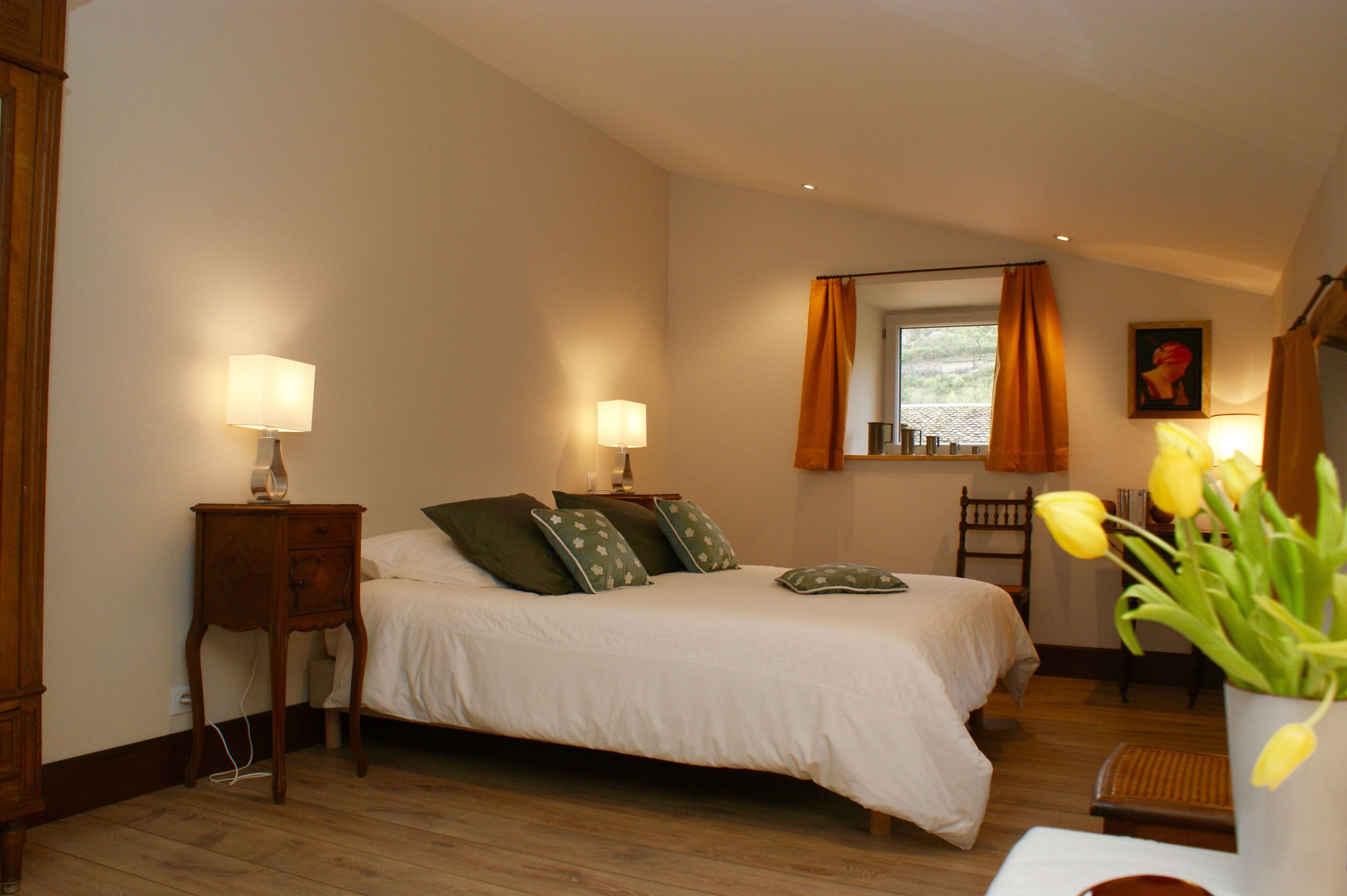 غرفة ديلوكس مزدوجة أو بسريرين منفصلين - غرفة نوم واحدة - لغير المدخنين (Le Causse Méjean) | ملاءات من القطن المصري وأغطية فراش متميزة وأسرّة سليكت كومفورت