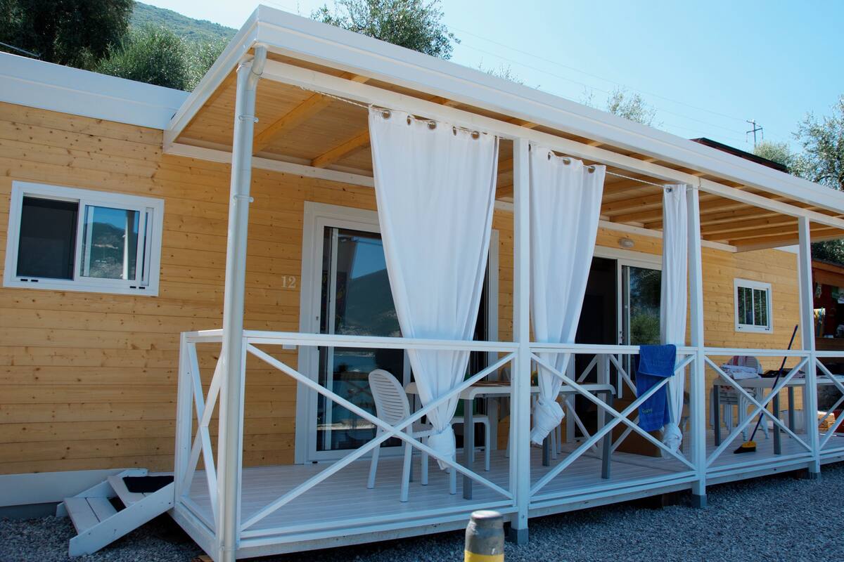 Comfort-Bungalow, 2 Schlafzimmer, mit Bad (4 pax) | Terrasse/Patio