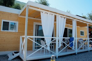 Comfort Bungalow, 2 Bedrooms, Ensuite (4 pax) | Terrace/patio - Aquacamp (Brenzone sul Garda)