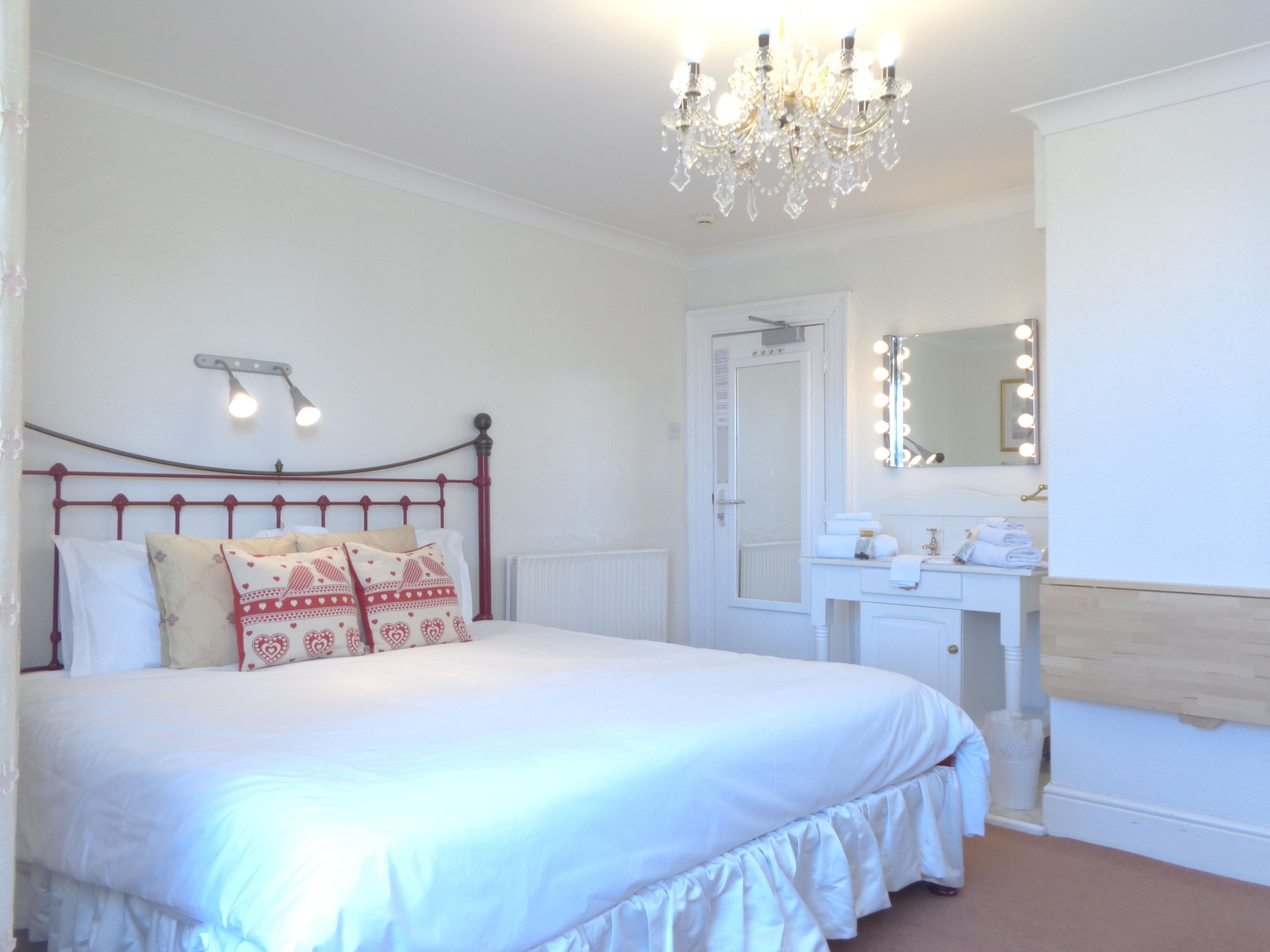 Double Room, 1 King Bed | Egyptian cotton sheets, premium bedding, iron/ironing board, free WiFi