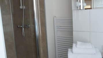 Twin Room | Bathroom shower