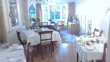 Breakfast area